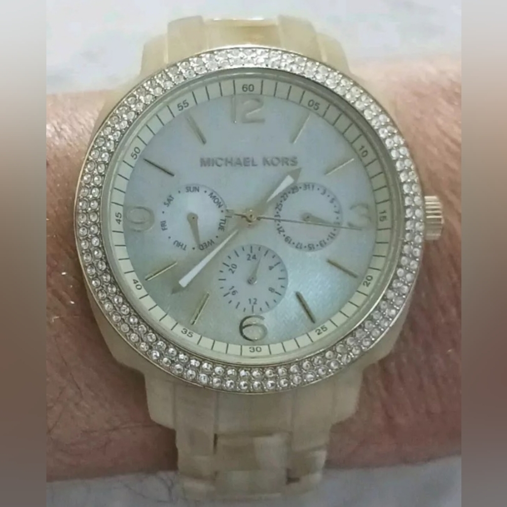 Michael Kors Runway MK 5087 Women Watch. - Picture 9 of 13
